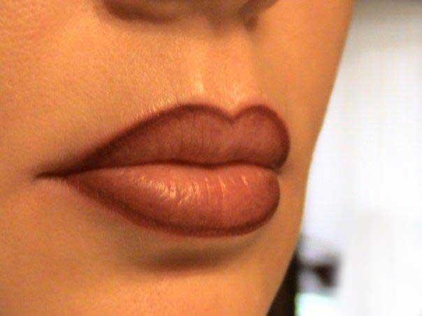 перманентный макияж губ по контуру